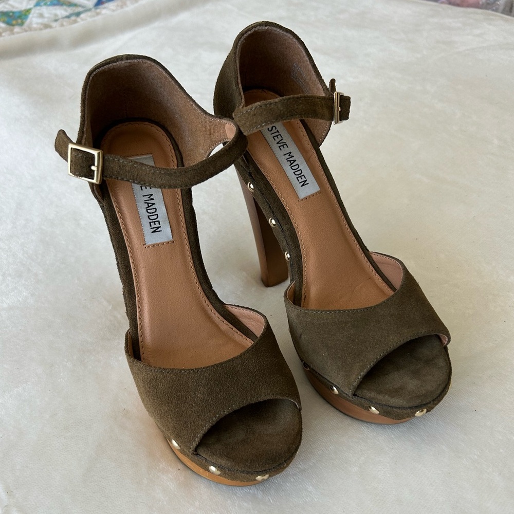Steve Madden green suede wood heals. Size 6 - Picture 8 of 8